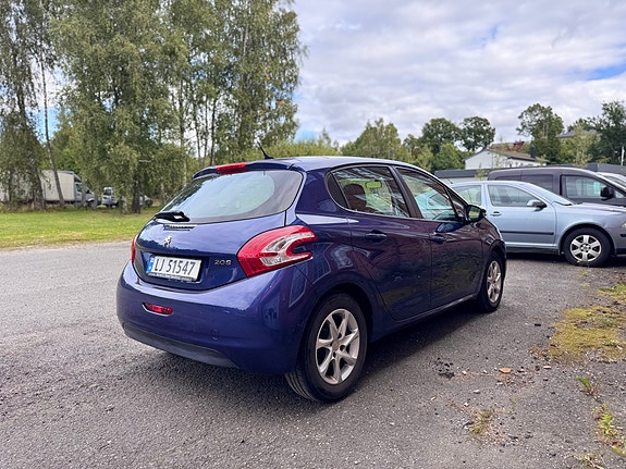 Peugeot 208 15 of 30
