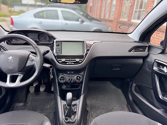 Peugeot 208 26 of 30
