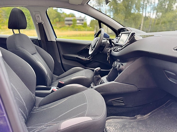 Peugeot 208 28 of 30