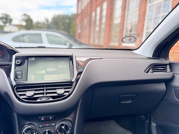 Peugeot 208 30 of 30