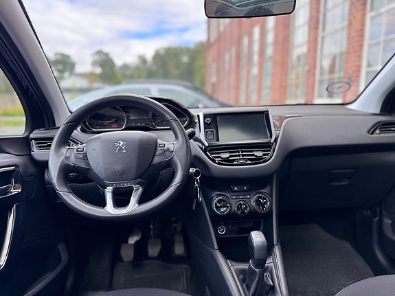 Peugeot 208 24 of 30