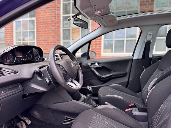 Peugeot 208 19 of 30