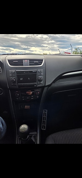 Suzuki Swift 16 of 19