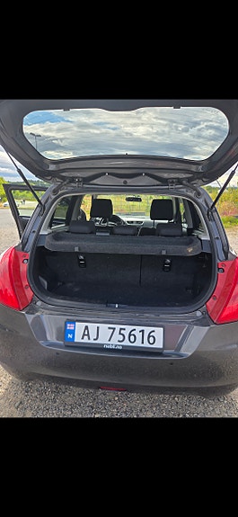 Suzuki Swift 13 of 19