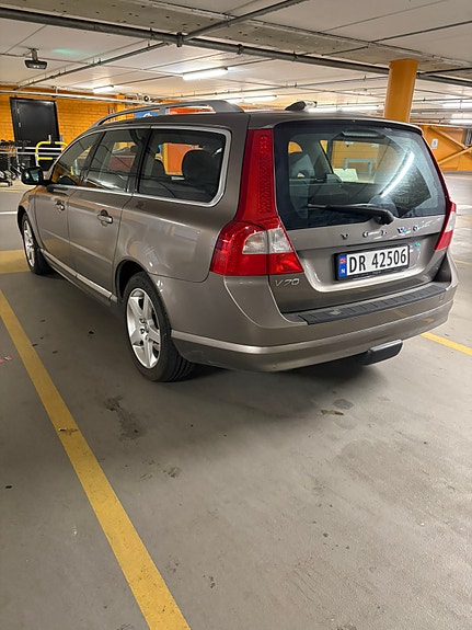 Volvo V70 3 of 23