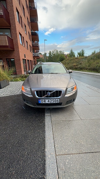 Volvo V70 2 of 23