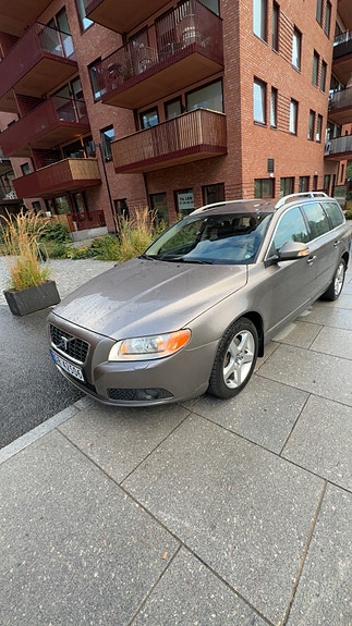 Volvo V70 7 of 23