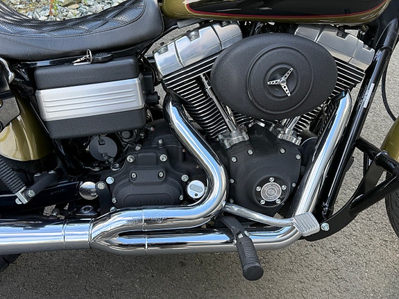 Harley-Davidson FXDB Dyna Street Bob 11 of 16