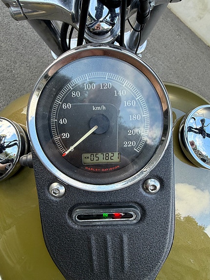 Harley-Davidson FXDB Dyna Street Bob 13 of 16