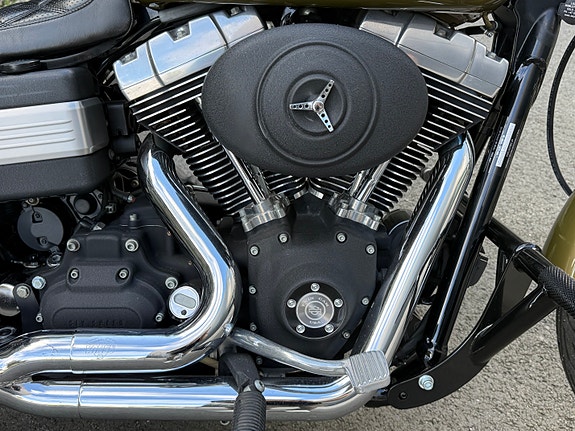 Harley-Davidson FXDB Dyna Street Bob 12 of 16