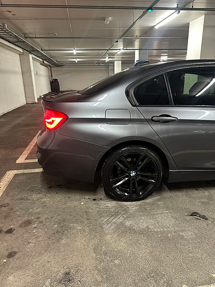 BMW 320d 3 of 10