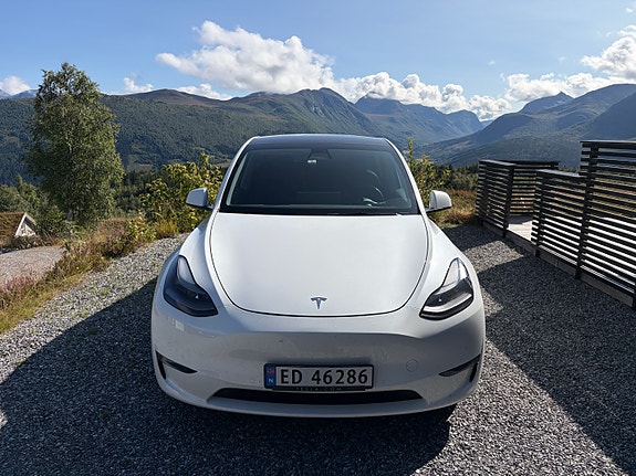Tesla Model Y 2 of 8
