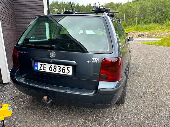 Volkswagen Passat 2 of 7