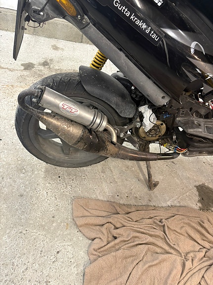 Aprilia Sr50 street 4 of 8