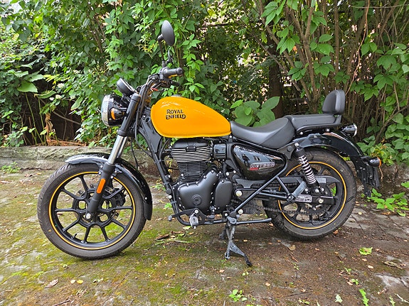 Royal Enfield Meteor 350 2 of 5