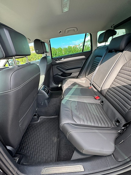 Volkswagen Passat Alltrack 12 of 13