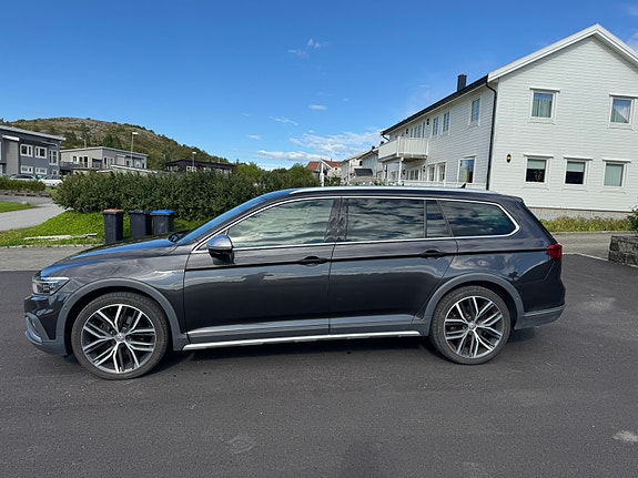 Volkswagen Passat Alltrack 4 of 13