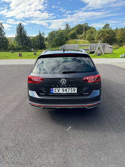 Volkswagen Passat Alltrack 3 of 13