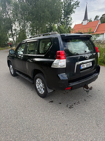 Toyota Land Cruiser 8 of 12