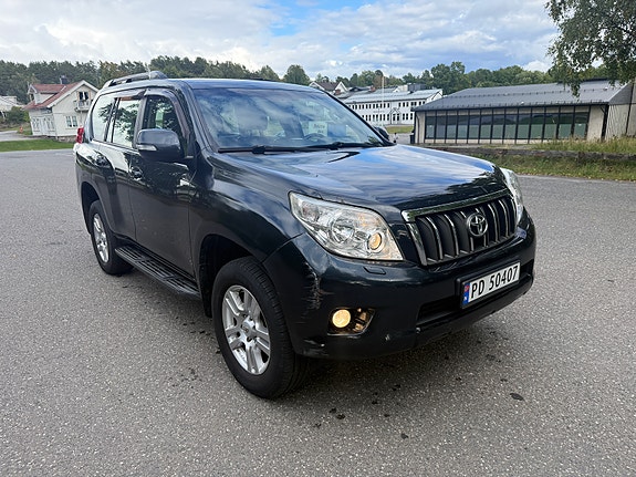 Toyota Land Cruiser 2 of 12
