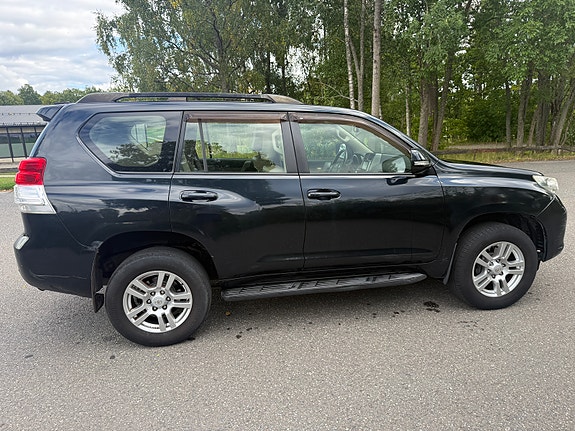 Toyota Land Cruiser 5 of 12