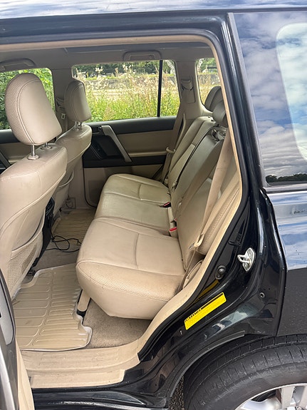 Toyota Land Cruiser 10 of 12