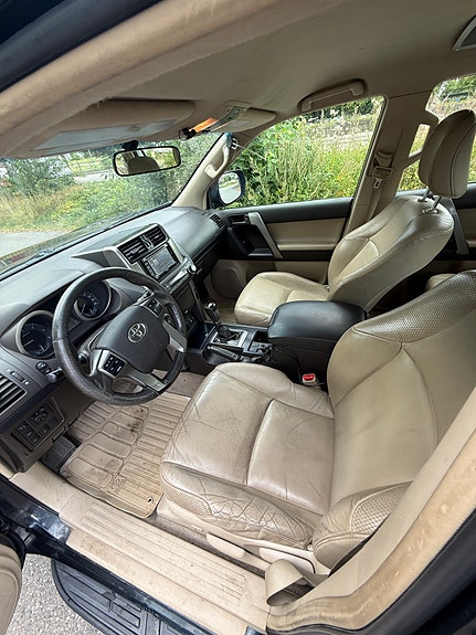 Toyota Land Cruiser 11 of 12