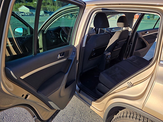 Volkswagen Tiguan 14 of 25