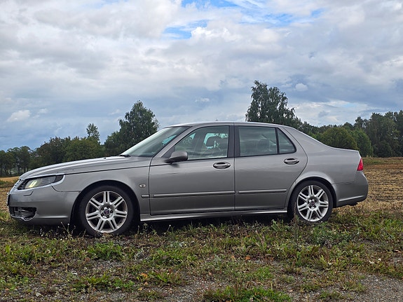 Saab 9-5 2 of 9