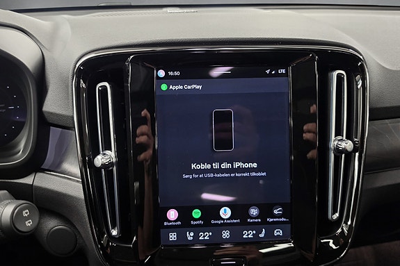 Volvo XC40 15 of 28