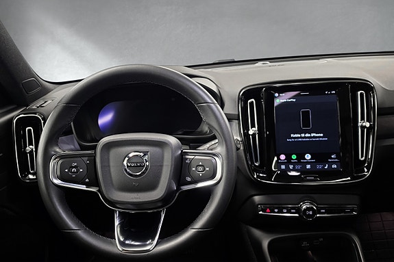 Volvo XC40 14 of 28