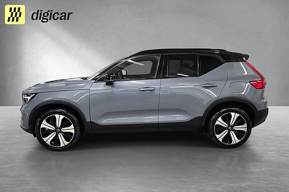 Volvo XC40 2 of 28