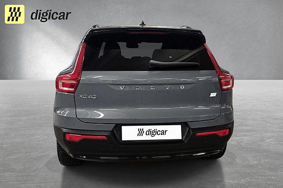 Volvo XC40 4 of 28