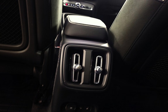 Volvo XC40 23 of 28