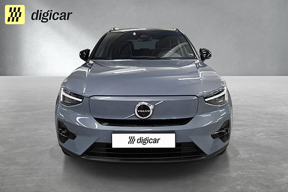 Volvo XC40 8 of 28
