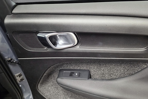 Volvo XC40 19 of 28