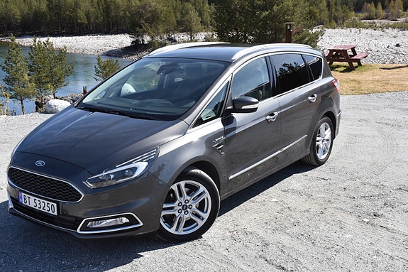 Ford S-MAX 8 of 30
