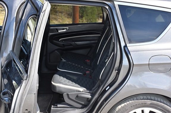 Ford S-MAX 16 of 30