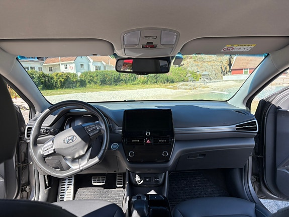 Hyundai IONIQ 12 of 16