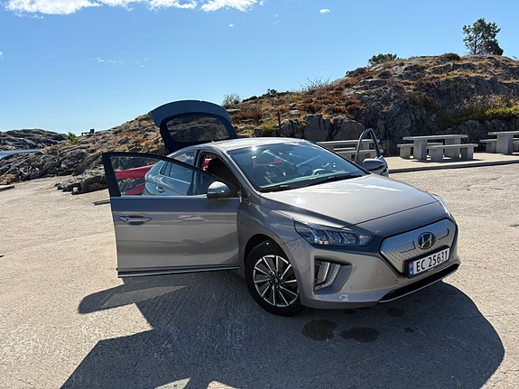 Hyundai IONIQ 11 of 16
