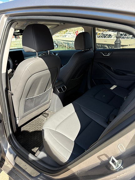 Hyundai IONIQ 8 of 16