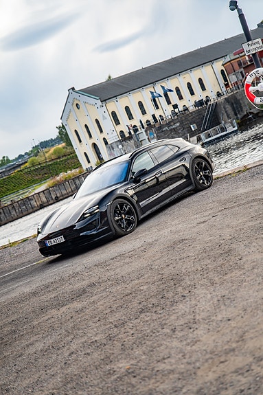 Porsche Taycan 4 2 of 30
