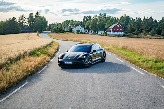Porsche Taycan 4 5 of 30