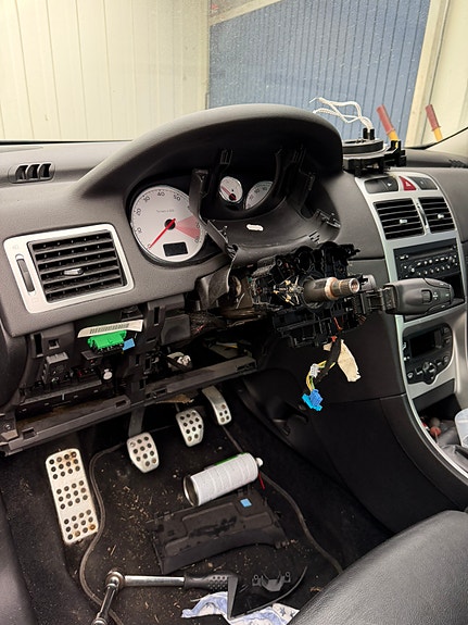 Peugeot 307 2 of 3