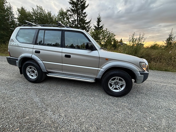Toyota Land Cruiser 11 of 30