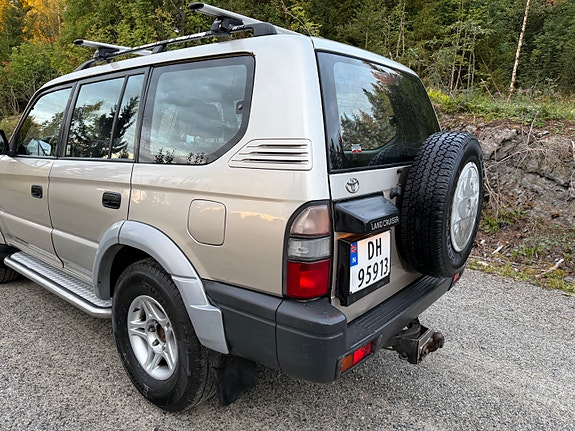 Toyota Land Cruiser 22 of 30