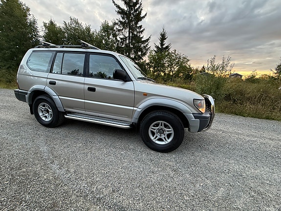 Toyota Land Cruiser 10 of 30