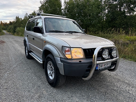 Toyota Land Cruiser 7 of 30