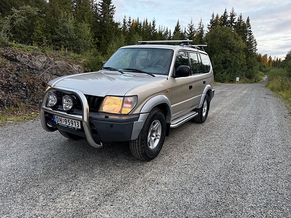 Toyota Land Cruiser 2 of 30