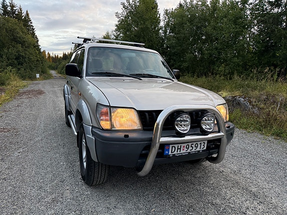Toyota Land Cruiser 8 of 30